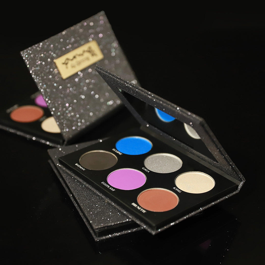 BEAUTY BY AMNA THE HOLIDAY GREY PALLET