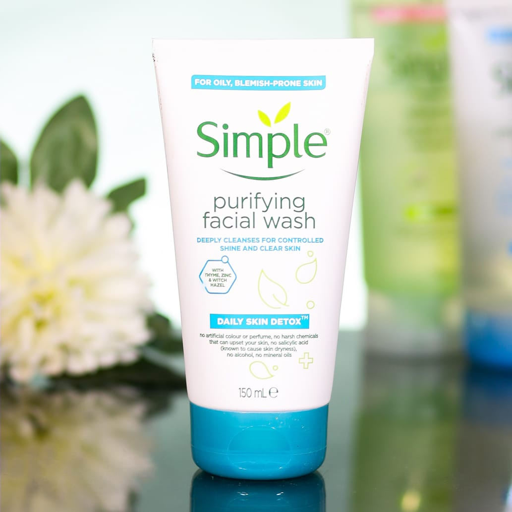 SIMPLE DAILY SKIN DETOX PURIFYING FACIAL WASH 150ML