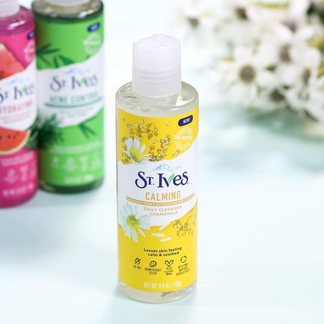 ST.IVES CALMING DAILY CLEANSER CHAMOMILE 189 GM
